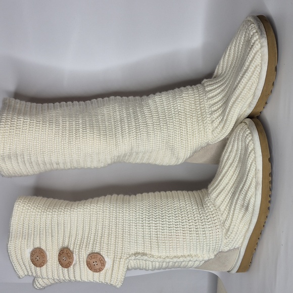 UGG Australia Classic Cardy CREAM Three Button Knit Boots Size 9 - Picture 16 of 16